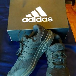 Adidas cloudfoam tennis shoes